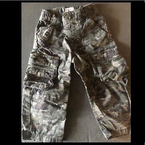 2 kids cargo pants OLD NAVY for boys SZ 2 T camo